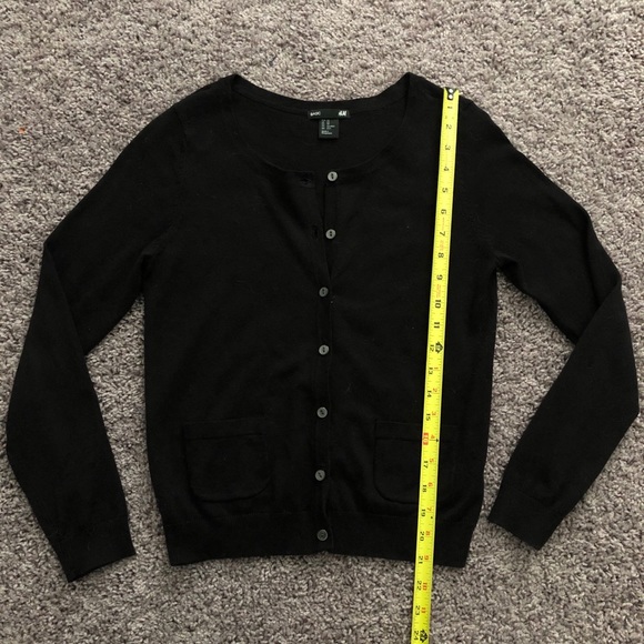 Y2K Button Up Cardigan - Picture 4 of 7